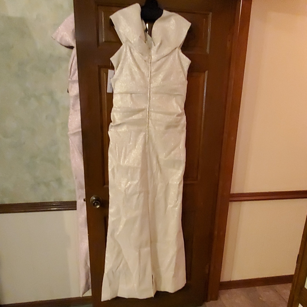 GOWN - Picture 4 of 6